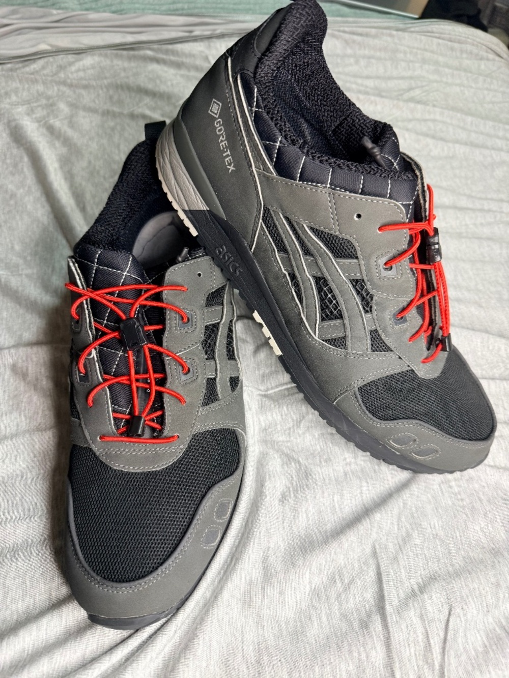 ASICS Gore-Tex Men’s Sneakers Size 13 Gray Black Red Toggle Lace Shoes